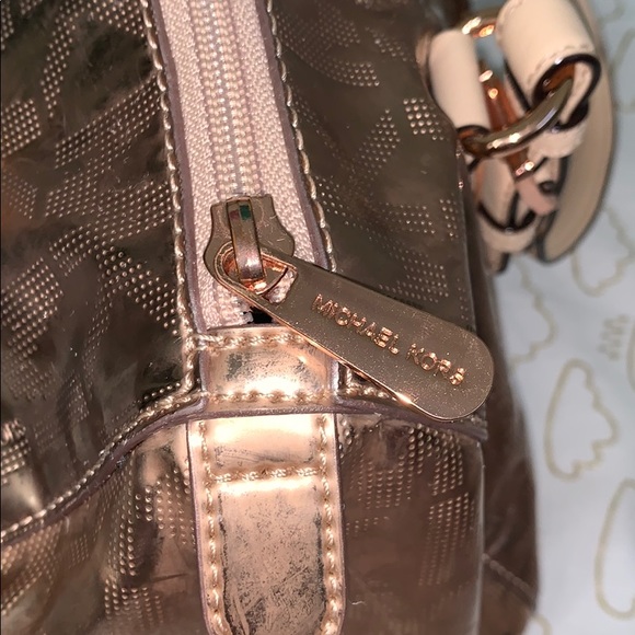 ❌❌SOLD❌❌ Michael Kors Tote - Picture 4 of 6